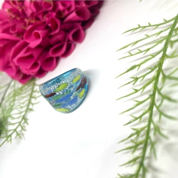 VINTAGE⚜️RETRO Colored Spun Glass Wide Ring Size 6 - Picture 2 of 6